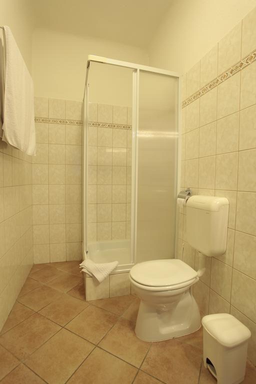 Part Cafe Residence Dunakeszi Quarto foto